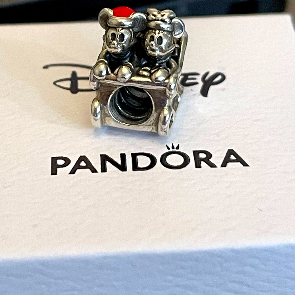 New Authentic Disney x Pandora Mickey and Minnie Christmas Sleigh charm 2018